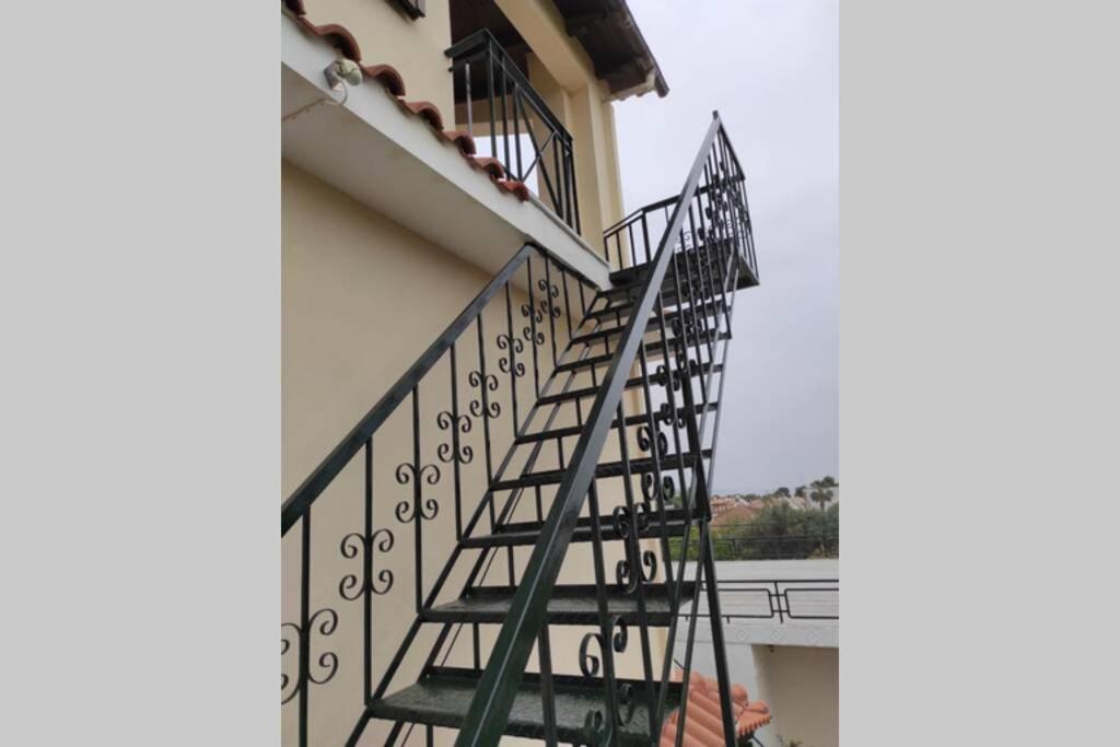 Artemis Penthouse 10 Minute From National Airportヴィラ エクステリア 写真