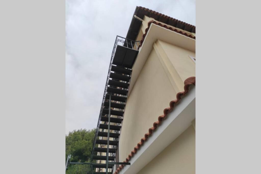 Artemis Penthouse 10 Minute From National Airportヴィラ エクステリア 写真